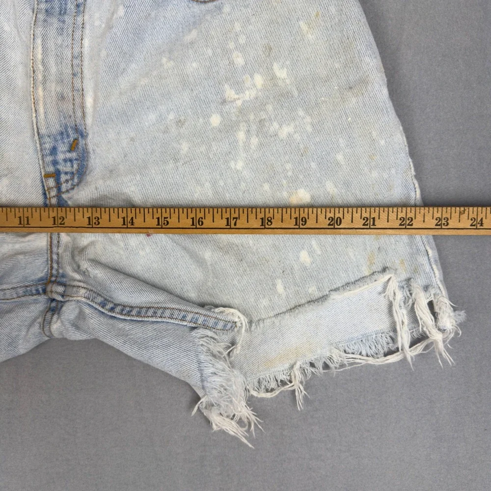 Vtg 90s Levi's 550 Cutoff Shorts‎ Women's 32 Light Wash Distressed Thrashed USA
